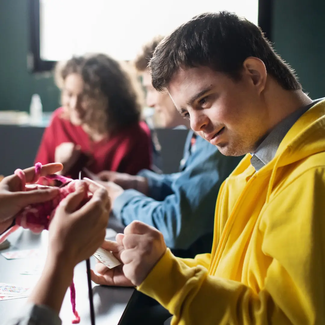 personas diferentes haciendo una actividad